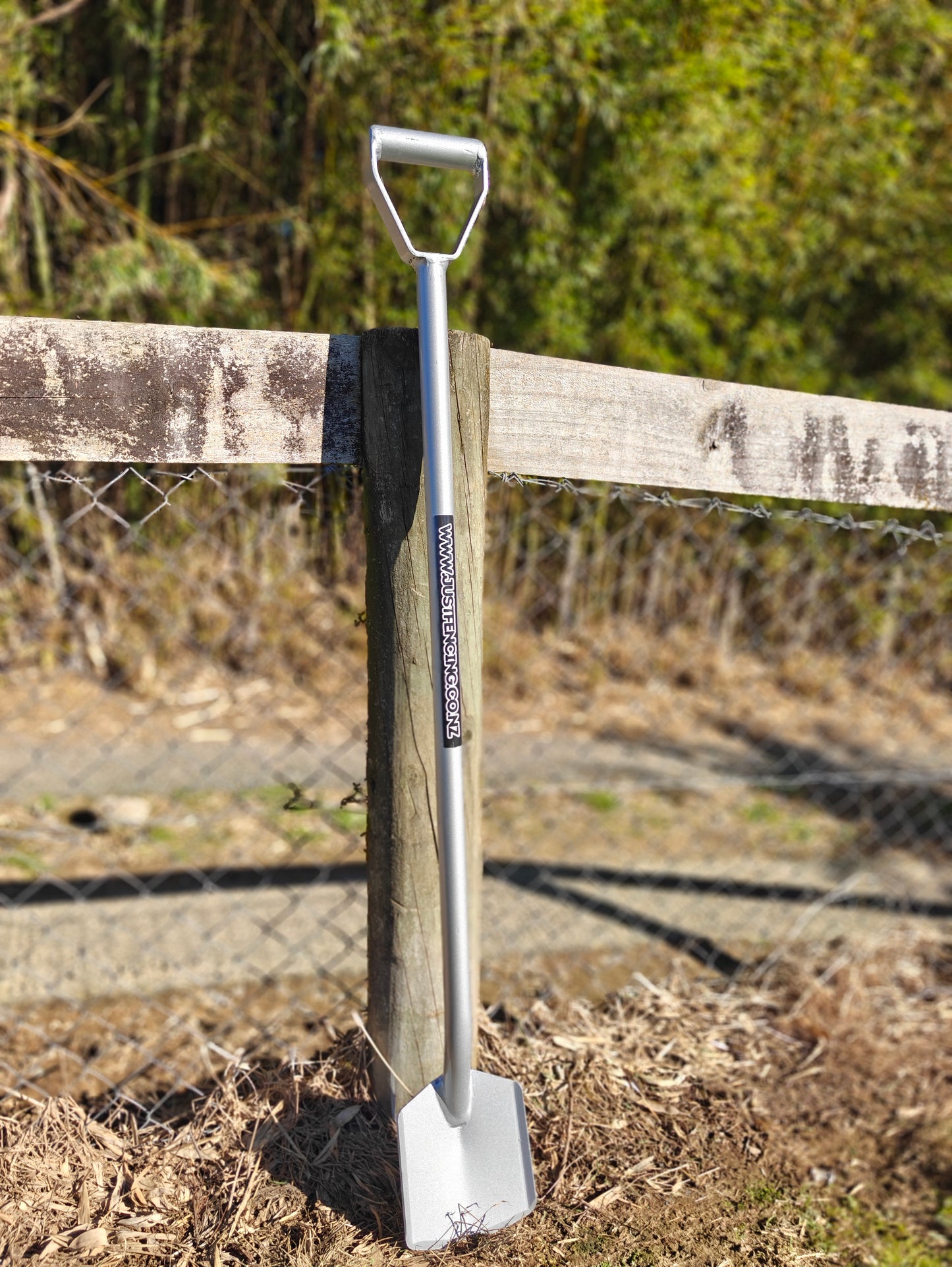 1300mm D Handle Fencing Spade (the 'go to')